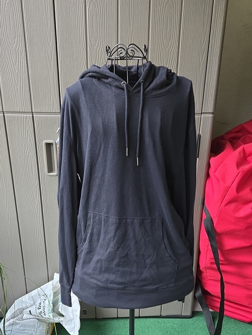 Amazon Essentials Men's Black Hooded Pullover Sweatshirt